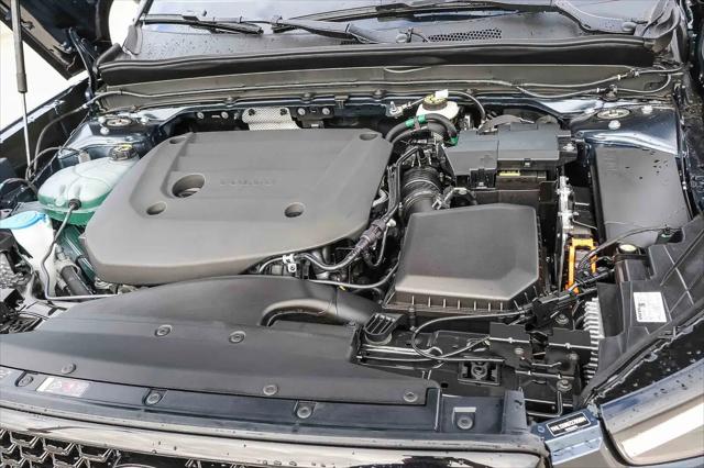 2026 Volvo XC40 Ultra, B5 AWD Gas (mild hybrid), Dark
