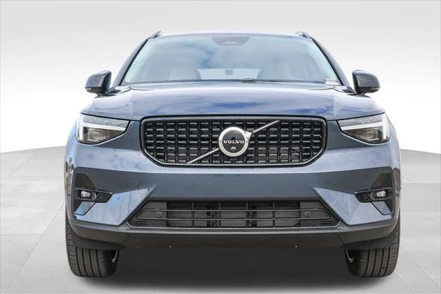 2026 Volvo XC40 Ultra, B5 AWD Gas (mild hybrid), Dark