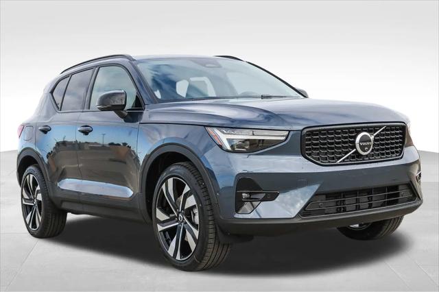 2026 Volvo XC40 Ultra, B5 AWD Gas (mild hybrid), Dark
