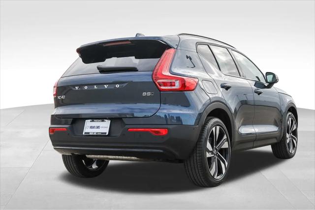 2026 Volvo XC40 Ultra, B5 AWD Gas (mild hybrid), Dark