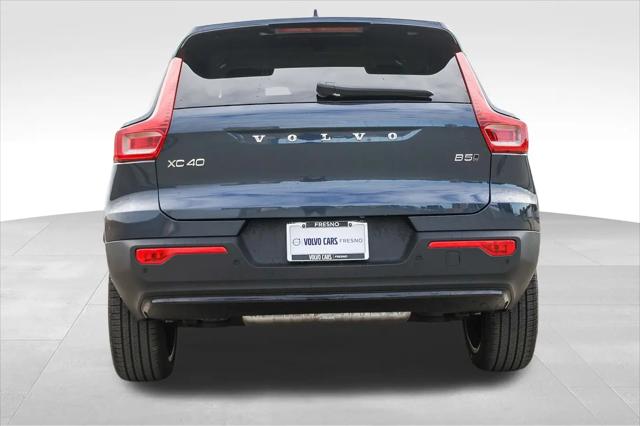 2026 Volvo XC40 Ultra, B5 AWD Gas (mild hybrid), Dark
