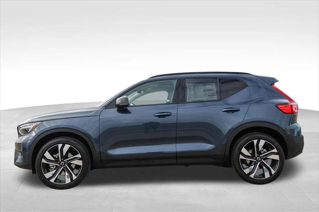 2026 Volvo XC40 Ultra, B5 AWD Gas (mild hybrid), Dark