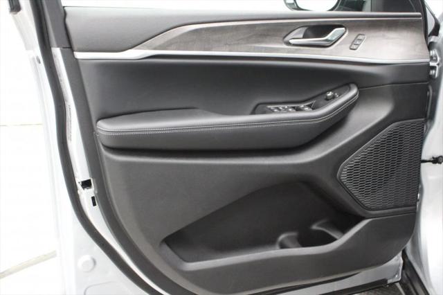 2025 Jeep Grand Cherokee Limited 4x2