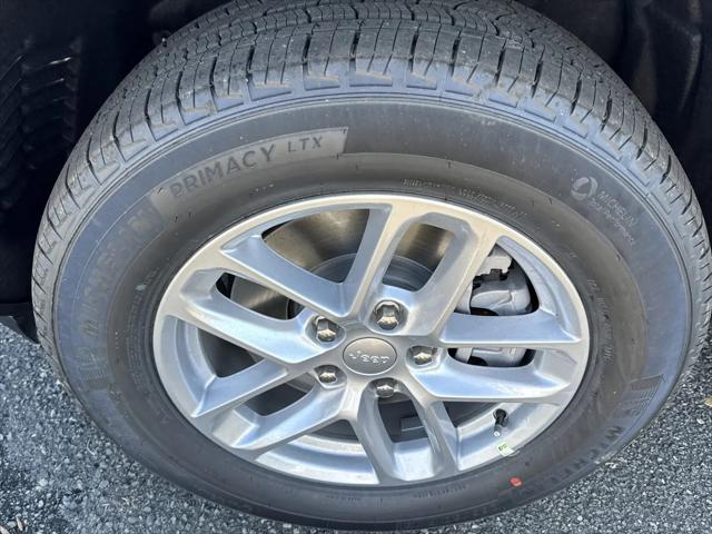 2025 Jeep Grand Cherokee L Laredo X 4x4