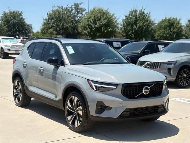 2026 Volvo XC40 Plus, B4 FWD Gas (mild hybrid), Dark