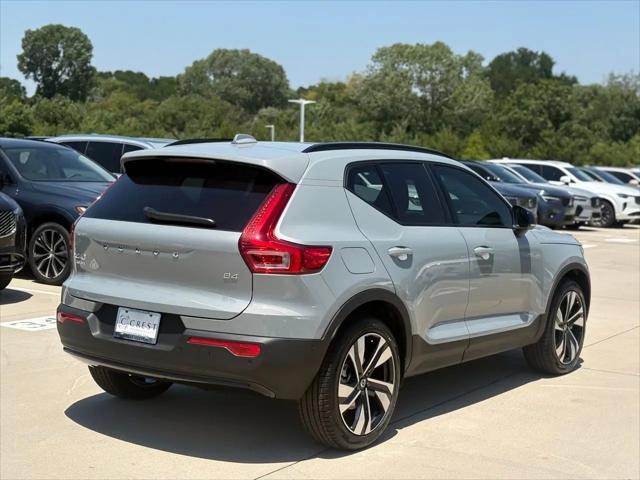 2026 Volvo XC40 Plus, B4 FWD Gas (mild hybrid), Dark