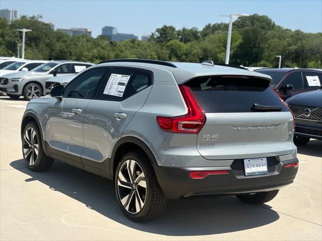 2026 Volvo XC40 Plus, B4 FWD Gas (mild hybrid), Dark