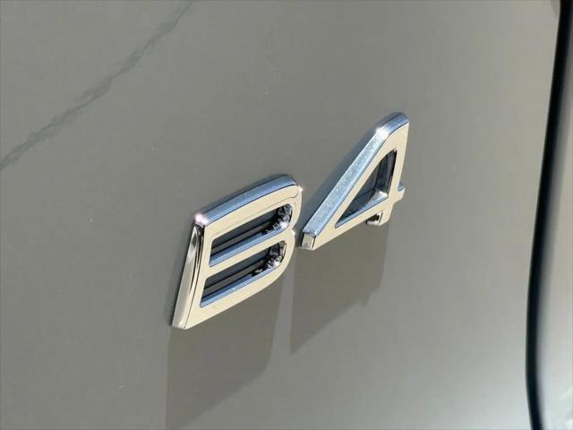 2026 Volvo XC40 Plus, B4 FWD Gas (mild hybrid), Dark