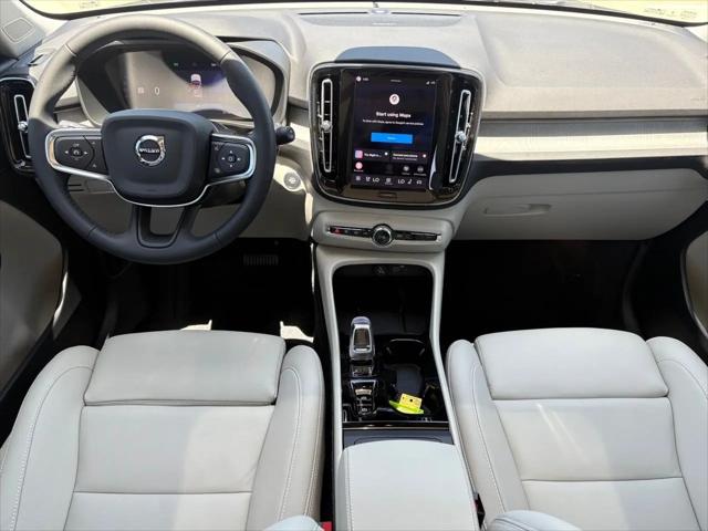 2026 Volvo XC40 Plus, B4 FWD Gas (mild hybrid), Dark