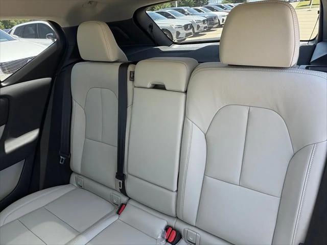 2026 Volvo XC40 Plus, B4 FWD Gas (mild hybrid), Dark