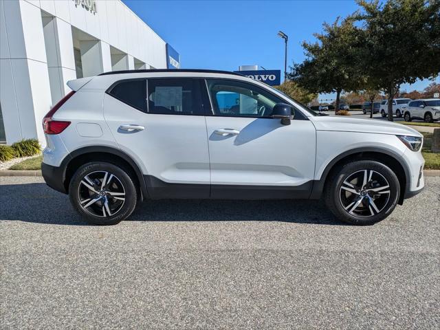 2023 Volvo XC40 B5 Plus Dark Theme