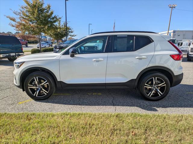2023 Volvo XC40 B5 Plus Dark Theme