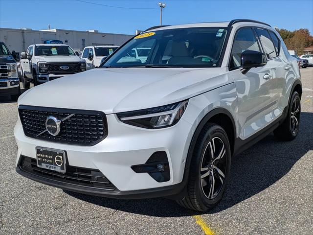 2023 Volvo XC40 B5 Plus Dark Theme
