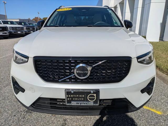 2023 Volvo XC40 B5 Plus Dark Theme