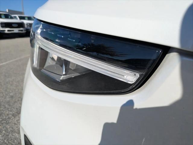 2023 Volvo XC40 B5 Plus Dark Theme