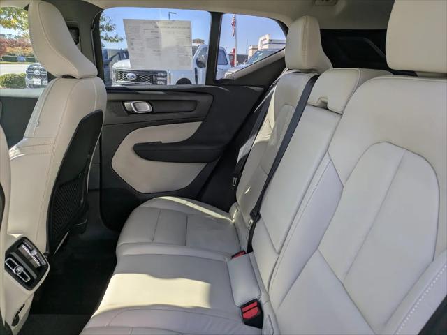 2023 Volvo XC40 B5 Plus Dark Theme