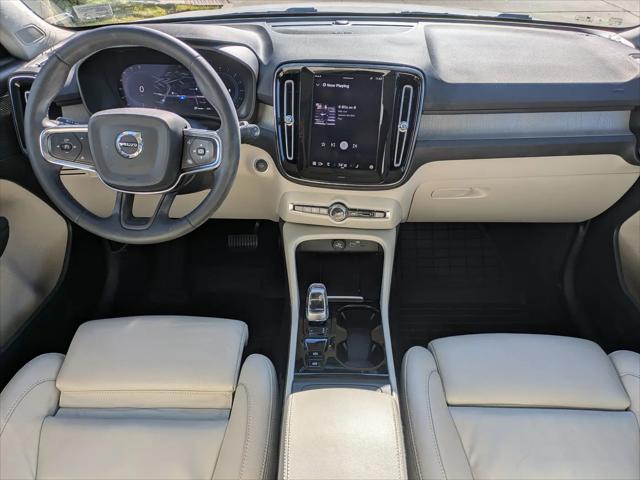 2023 Volvo XC40 B5 Plus Dark Theme