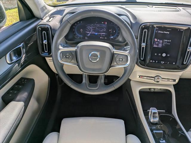 2023 Volvo XC40 B5 Plus Dark Theme