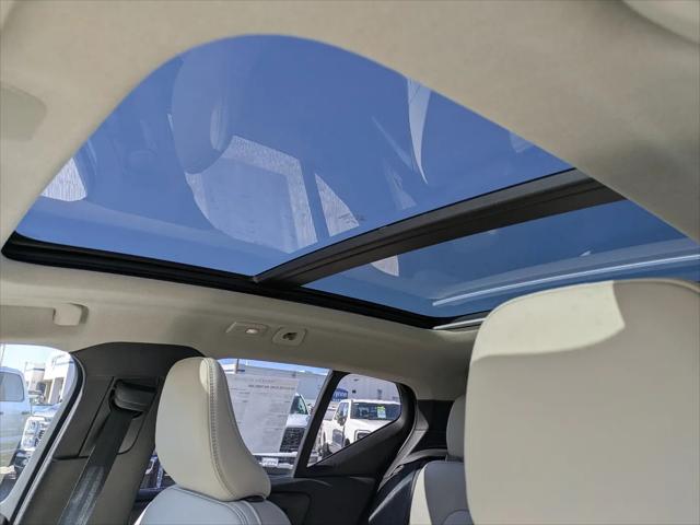2023 Volvo XC40 B5 Plus Dark Theme