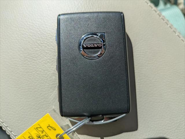 2023 Volvo XC40 B5 Plus Dark Theme