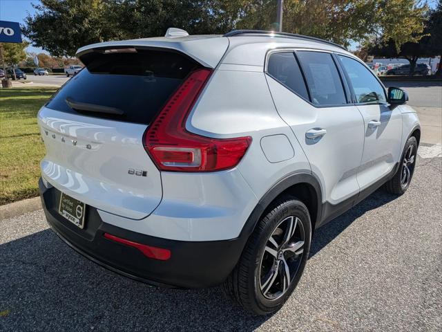 2023 Volvo XC40 B5 Plus Dark Theme
