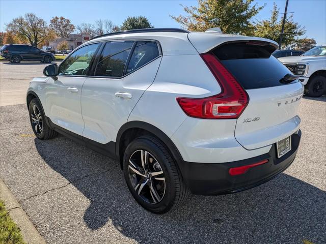 2023 Volvo XC40 B5 Plus Dark Theme