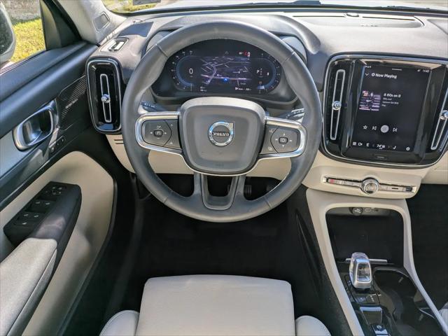 2023 Volvo XC40 B5 Plus Dark Theme