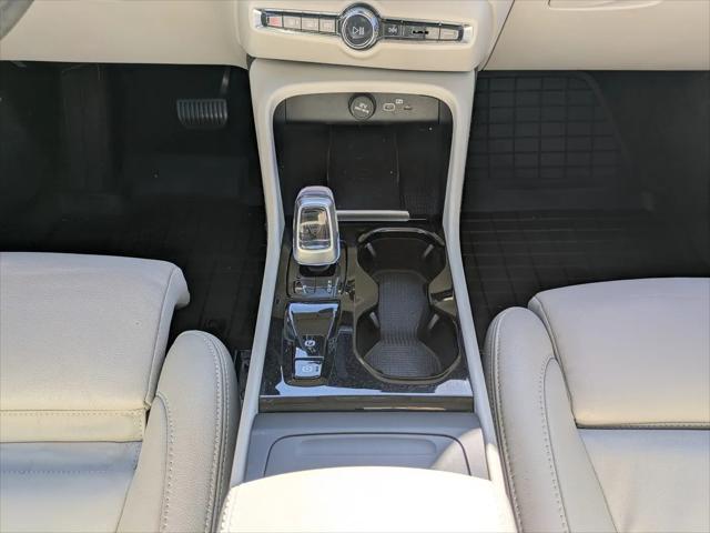 2023 Volvo XC40 B5 Plus Dark Theme