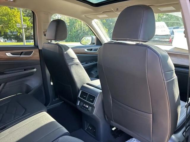 2026 Volkswagen Atlas SE with Technology