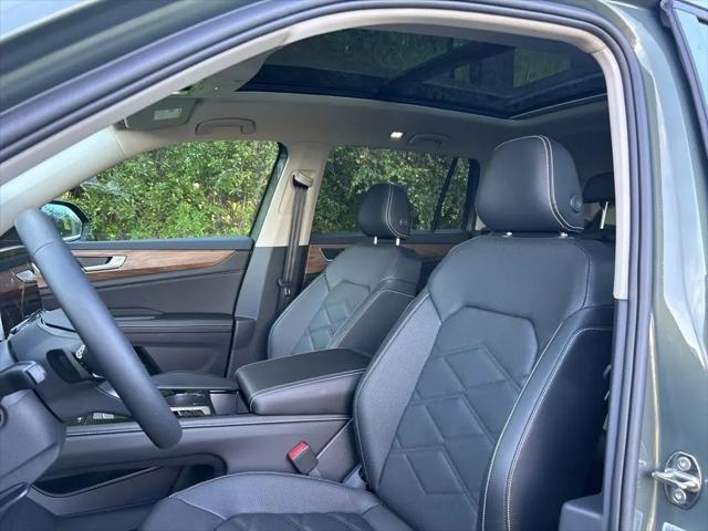2026 Volkswagen Atlas SE with Technology