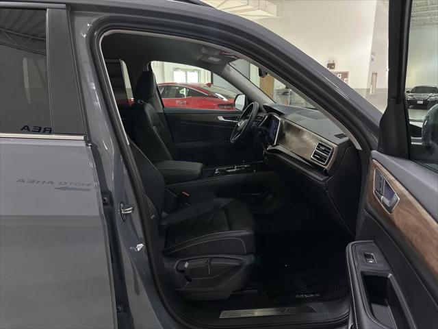 2026 Volkswagen Atlas SE with Technology