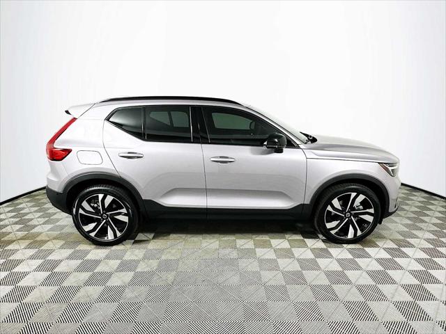 2026 Volvo XC40 Plus, B5 AWD Gas (mild hybrid), Dark