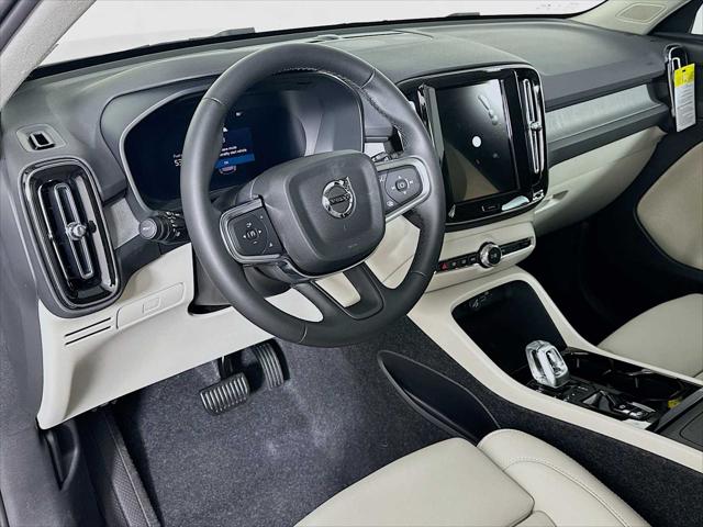 2026 Volvo XC40 Plus, B5 AWD Gas (mild hybrid), Dark