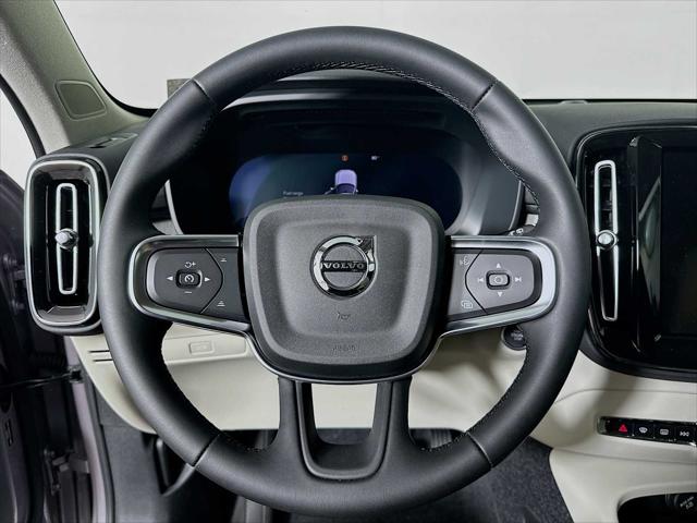 2026 Volvo XC40 Plus, B5 AWD Gas (mild hybrid), Dark