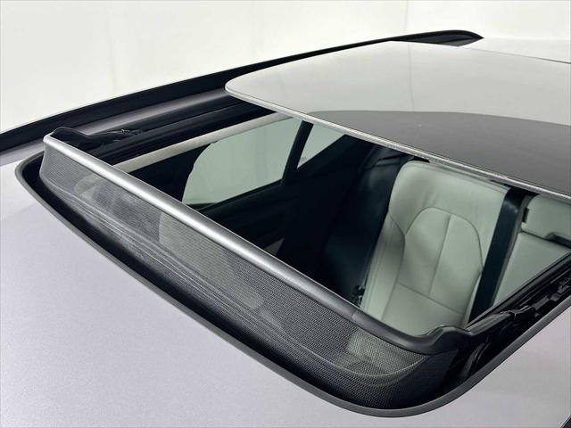 2026 Volvo XC40 Plus, B5 AWD Gas (mild hybrid), Dark