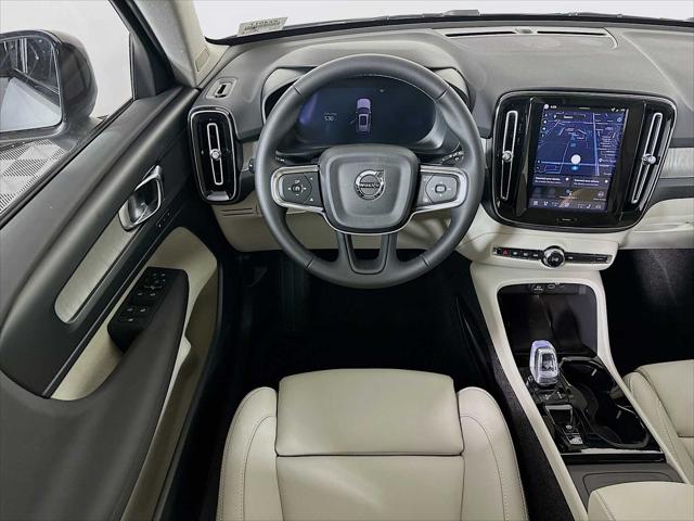 2026 Volvo XC40 Plus, B5 AWD Gas (mild hybrid), Dark