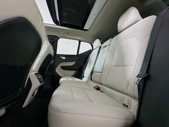 2026 Volvo XC40 Plus, B5 AWD Gas (mild hybrid), Dark