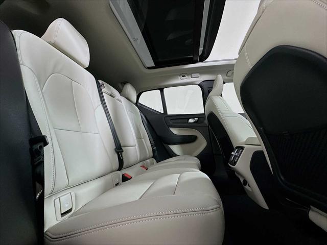 2026 Volvo XC40 Plus, B5 AWD Gas (mild hybrid), Dark