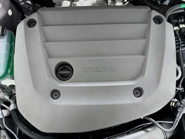 2026 Volvo XC40 Plus, B5 AWD Gas (mild hybrid), Dark