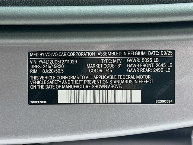 2026 Volvo XC40 Plus, B5 AWD Gas (mild hybrid), Dark