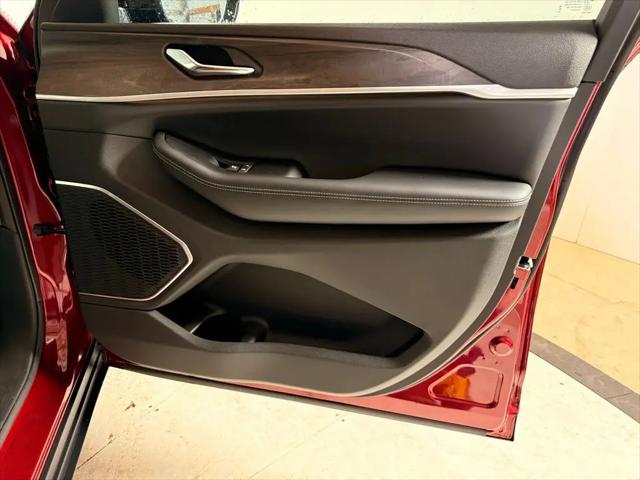 2025 Jeep Grand Cherokee L Limited 4x4
