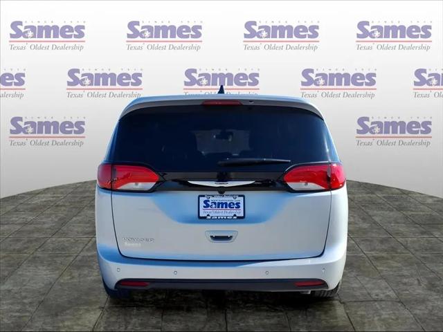 2026 Chrysler Voyager LX