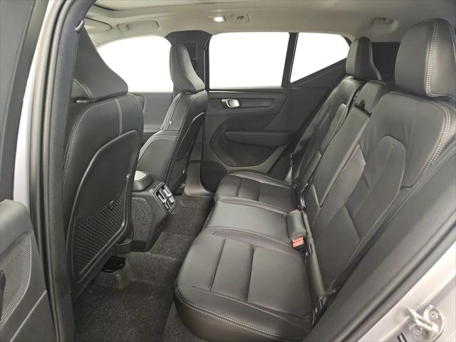 2026 Volvo XC40 Ultra, B5 AWD Gas (mild hybrid), Dark