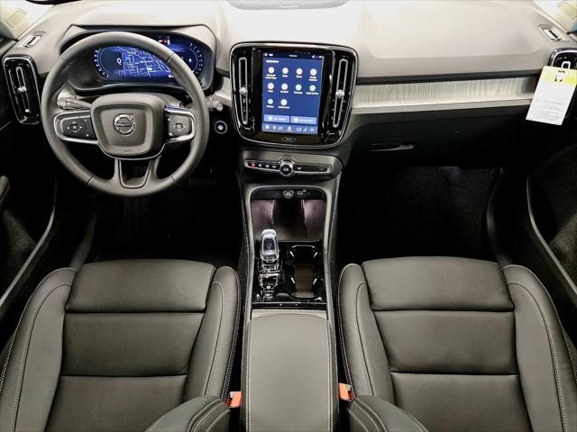 2026 Volvo XC40 Ultra, B5 AWD Gas (mild hybrid), Dark
