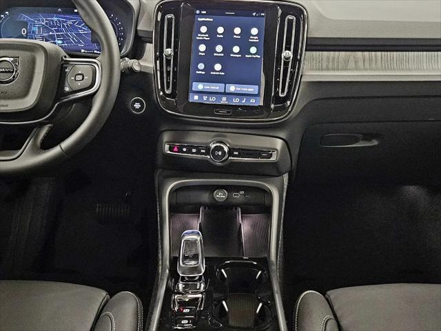2026 Volvo XC40 Ultra, B5 AWD Gas (mild hybrid), Dark