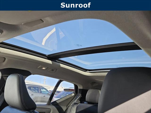 2026 Volvo XC40 Ultra, B5 AWD Gas (mild hybrid), Dark