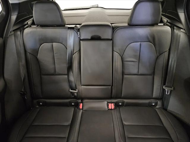 2026 Volvo XC40 Ultra, B5 AWD Gas (mild hybrid), Dark