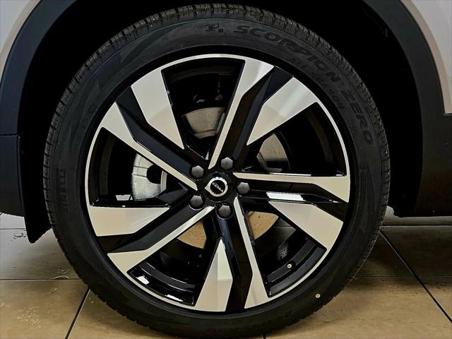 2026 Volvo XC40 Ultra, B5 AWD Gas (mild hybrid), Dark