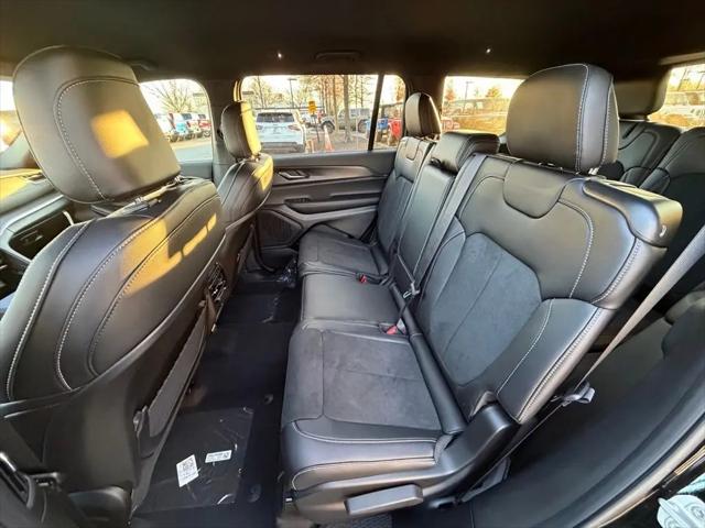 2025 Jeep Grand Cherokee L Altitude 4x4