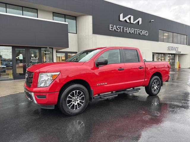 2024 Nissan TITAN Crew Cab SV 4x4